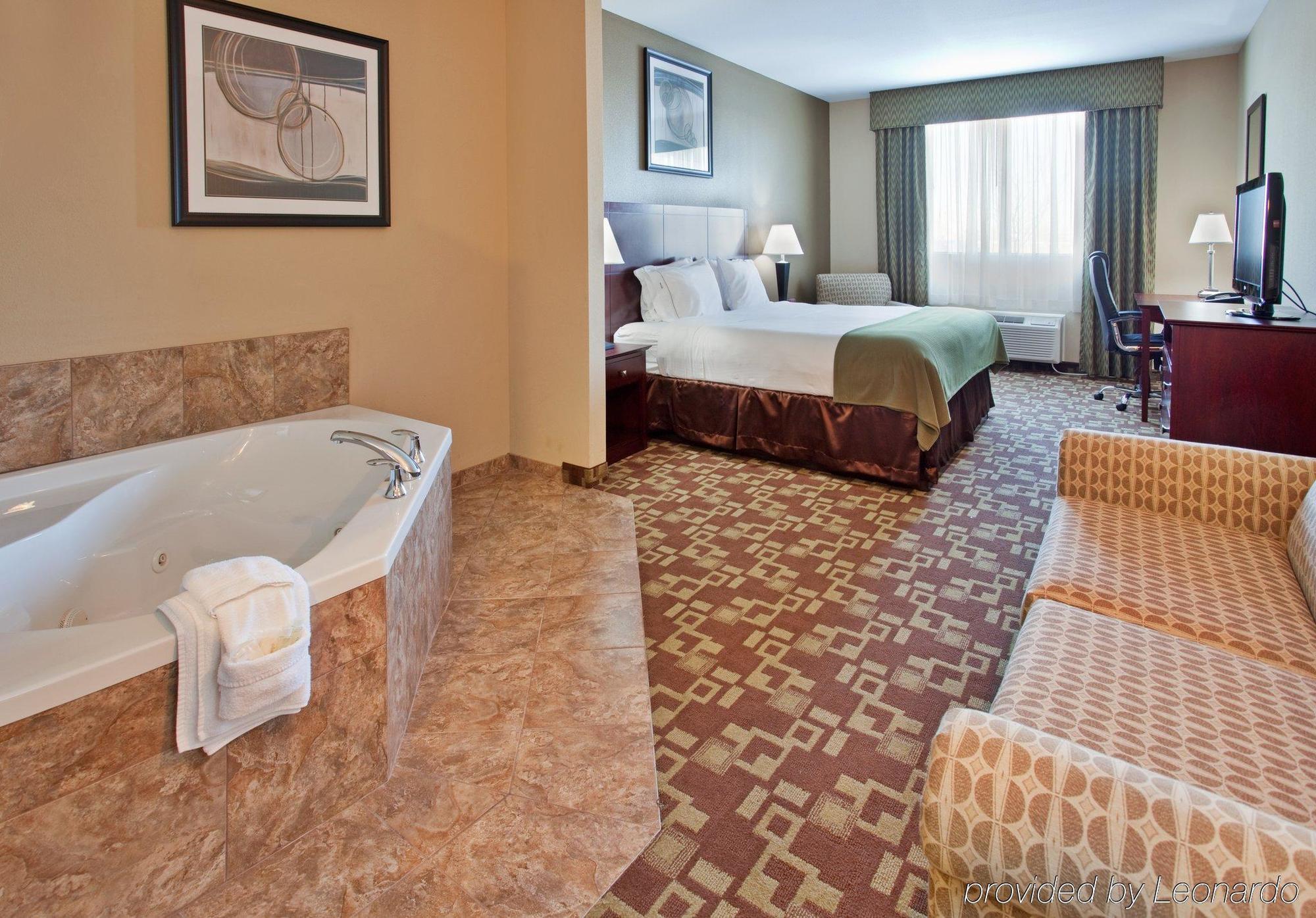 Holiday Inn Express Hotel & Suites St. Charles By Ihg Saint Charles Chambre photo