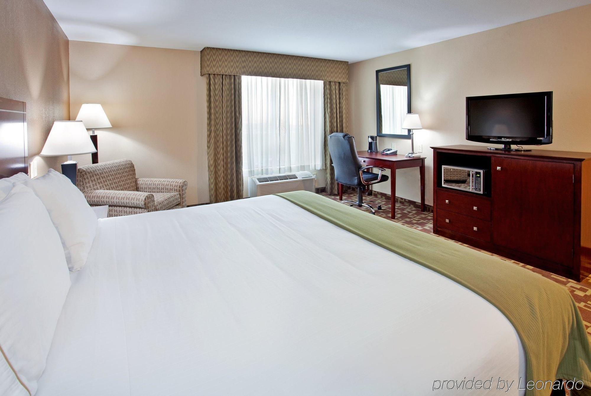 Holiday Inn Express Hotel & Suites St. Charles By Ihg Saint Charles Chambre photo